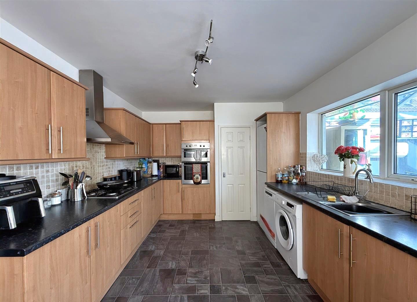 2 bed house - semi-detached in Hickenfield Road, Hyde – photo 4
